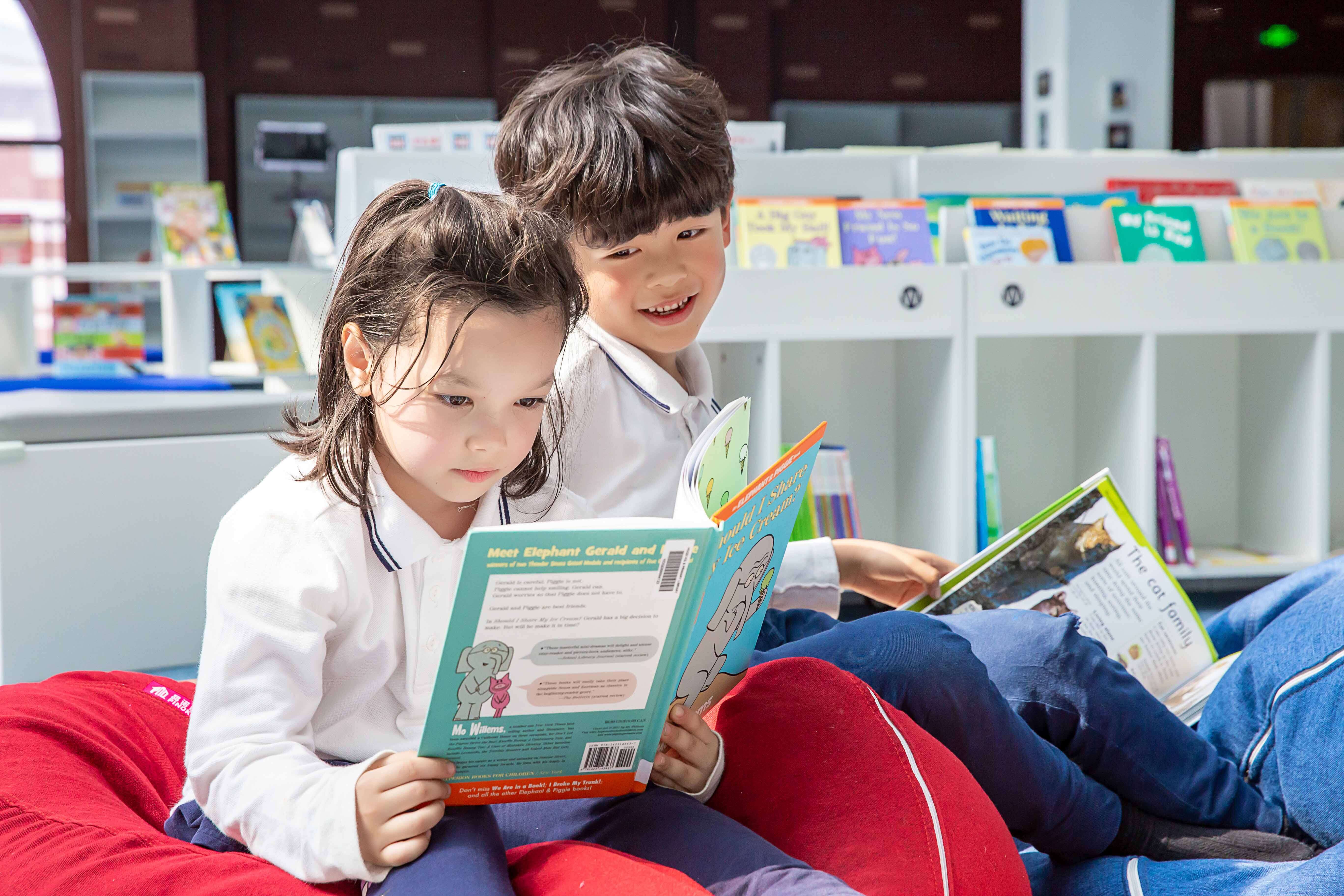 南京赫贤幼儿园图书馆学习